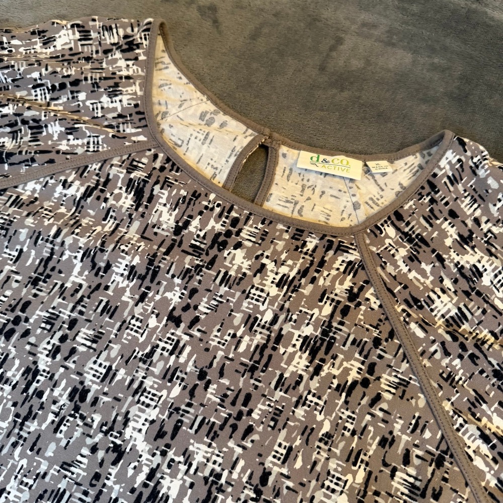 D&Co Active Tunic Top Womens Extra Large Gray Abstract Short Sleeve Stretch